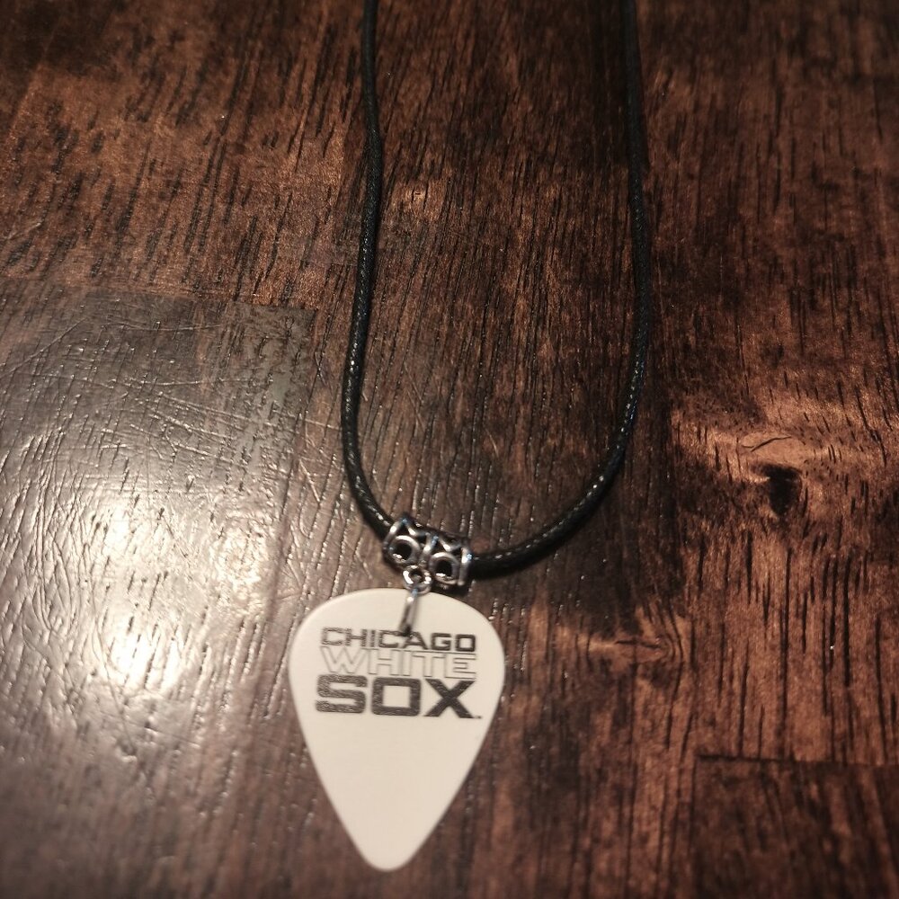 CHICAGO WHITESOXS GUITAR PICK NECKLACE